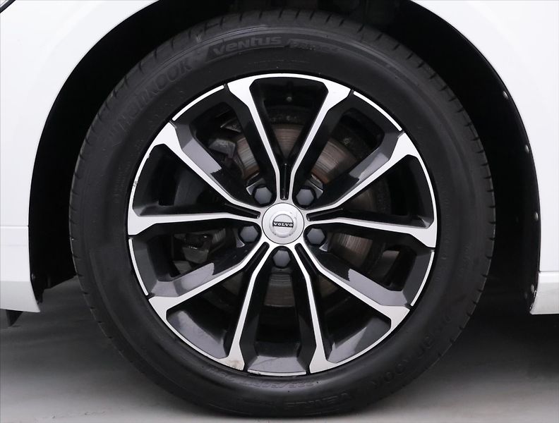 Volvo V60 2,0 D3 110kW Drive-E Momentum - fotka 29 z 36