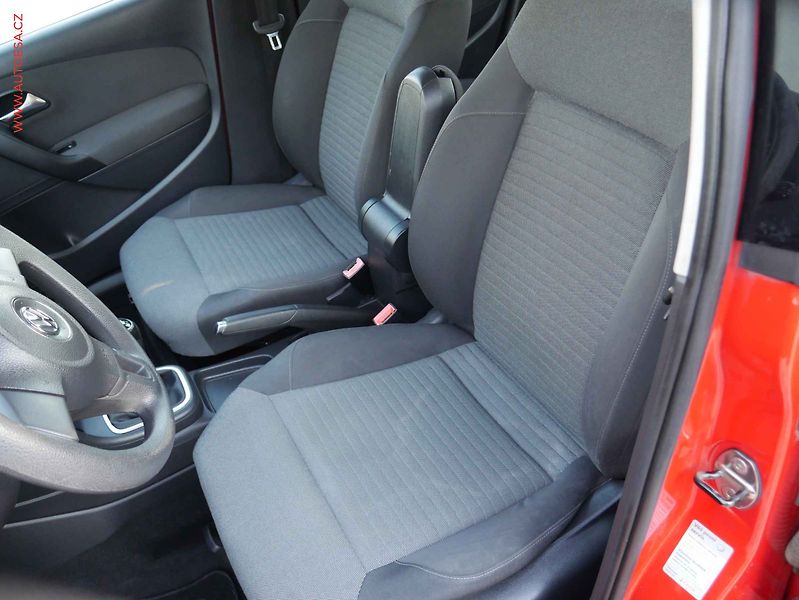 Volkswagen Polo (2009) 1.2i, ČR, AC, tempo - fotka 9 z 15