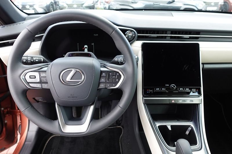 Lexus LBX 1,5 HEV Elegant Tech - fotka 17 z 35