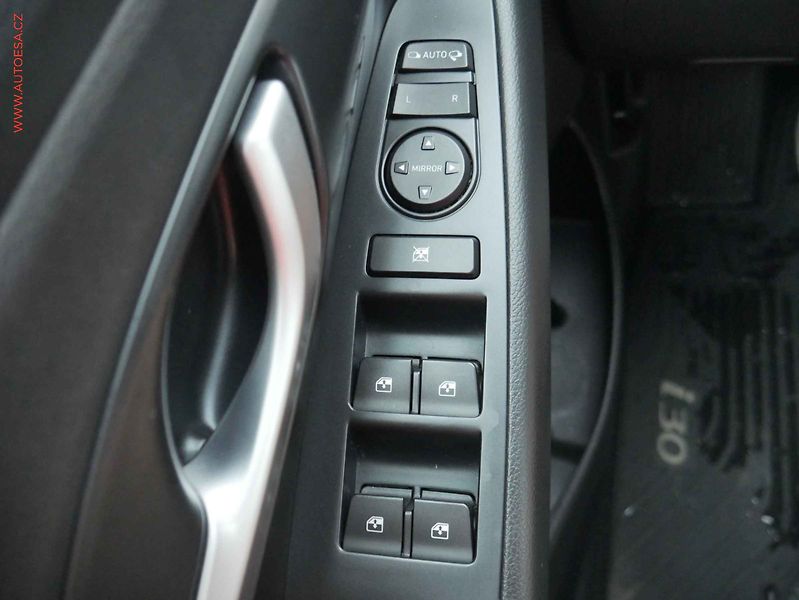 Hyundai i30 (2022) 1.5DPi, 1.maj,ČR, servis - fotka 12 z 16