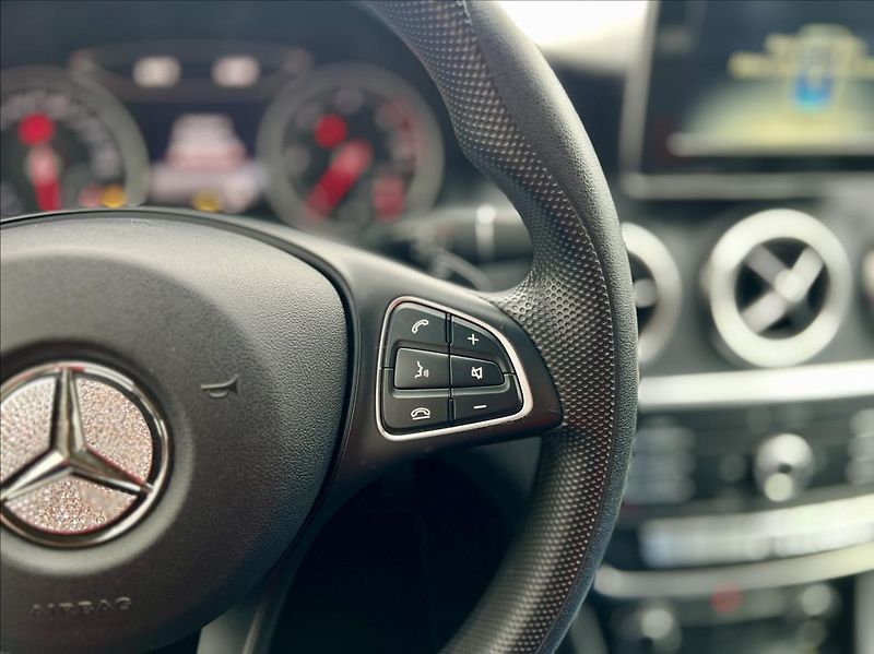 Mercedes-Benz Třídy A 180 d Sport automat - fotka 29 z 45
