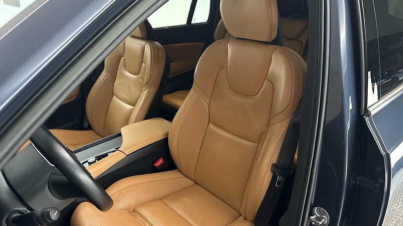 Volvo XC90 2.0 B5 AUT AWD Inscription - fotka 15 z 33