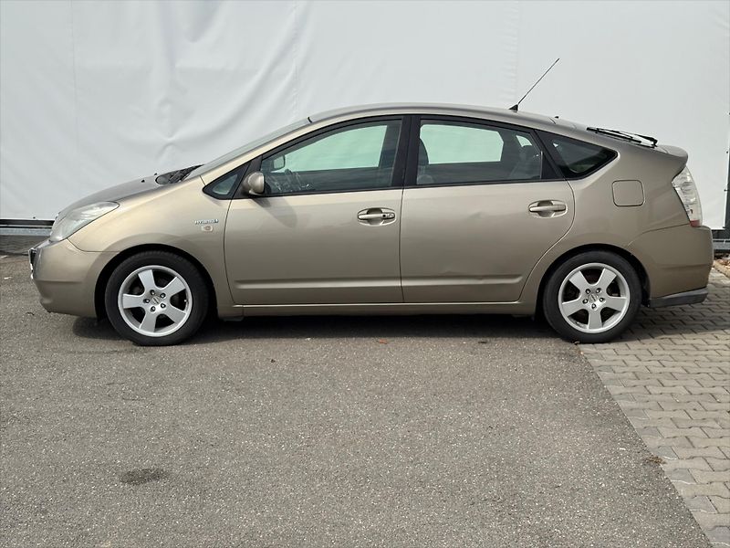 Toyota Prius 1,5 ÚPRAVA ZTP-RUČNÍ OVLÁDÁNÍ - fotka 7 z 15
