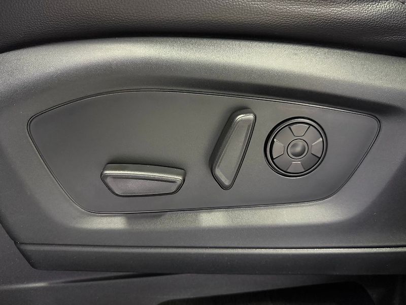 Ford Explorer 3.0L PHEV AWD ST-LINE, PANO, B - fotka 22 z 27