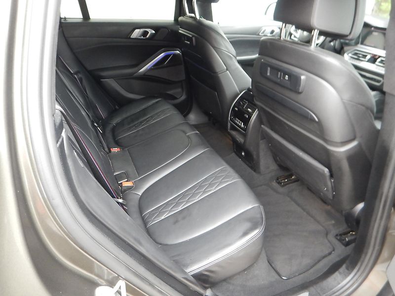 BMW X6 M50D - fotka 12 z 31