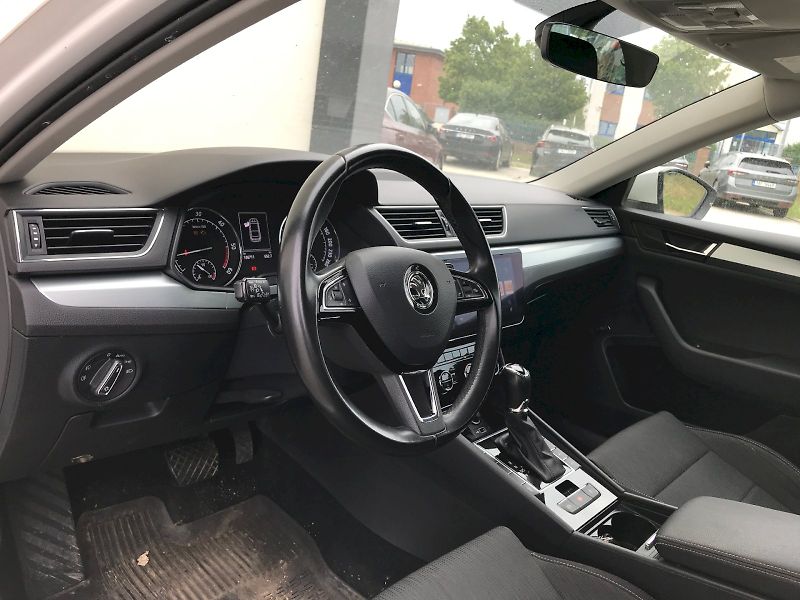 Škoda Superb (2018) GRT AMB TD 110/2.0 A7F - fotka 16 z 26
