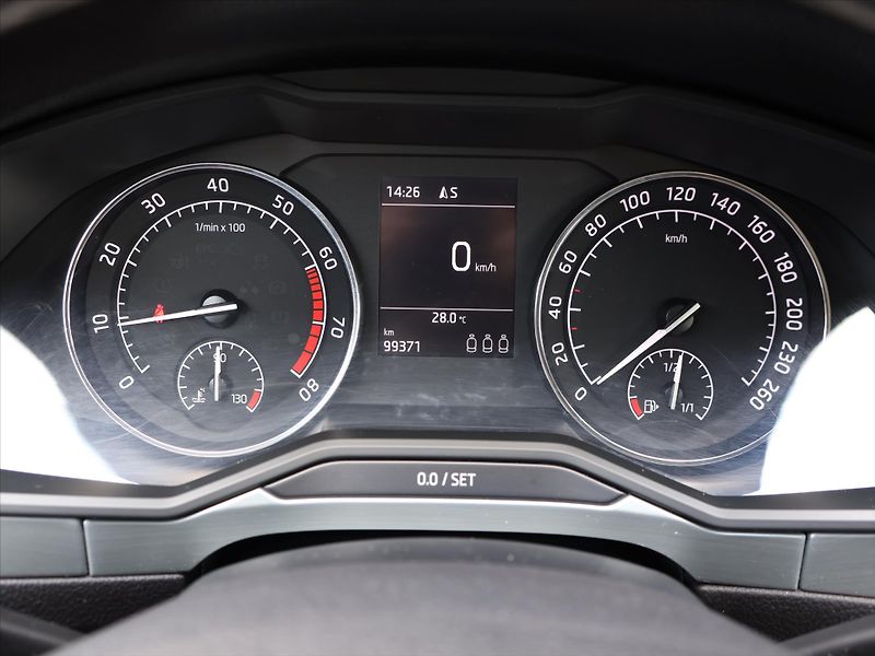 Škoda Superb 1,5 TSI 110kW CZ Xenon Navi - fotka 17 z 29