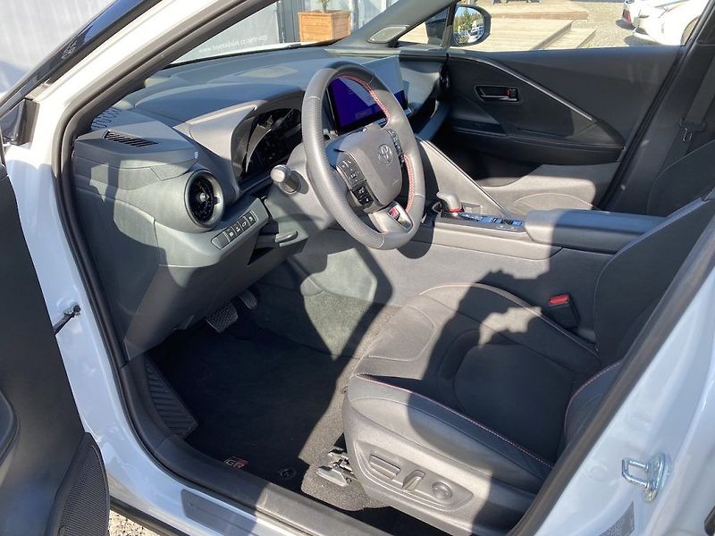 Toyota C-HR 2.0PHEV, ČR, GR Sport VIP, JBL - fotka 11 z 38