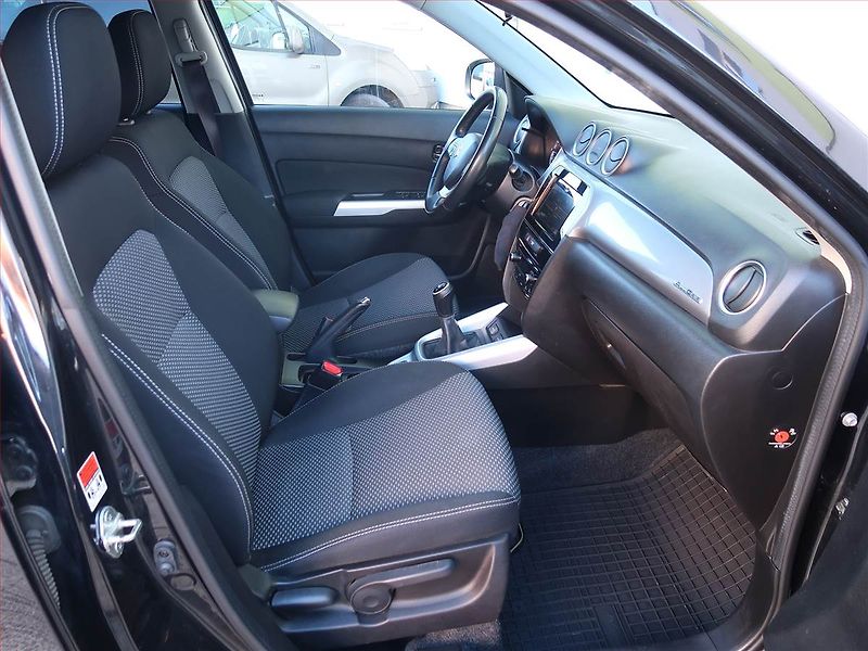 Suzuki Vitara (2017) 1.6 VVT, 4X4, Serv.kniha - fotka 9 z 16