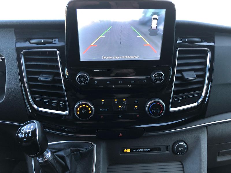 Ford Tourneo Custom 2.0 TDCi  8 Míst - fotka 20 z 26