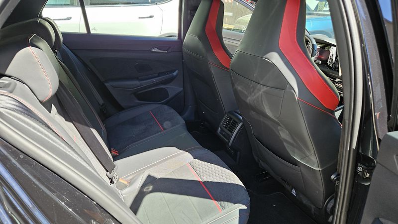Volkswagen Golf (2024) GTI TSI 221 kW Clubsport DSG7 - fotka 13 z 32