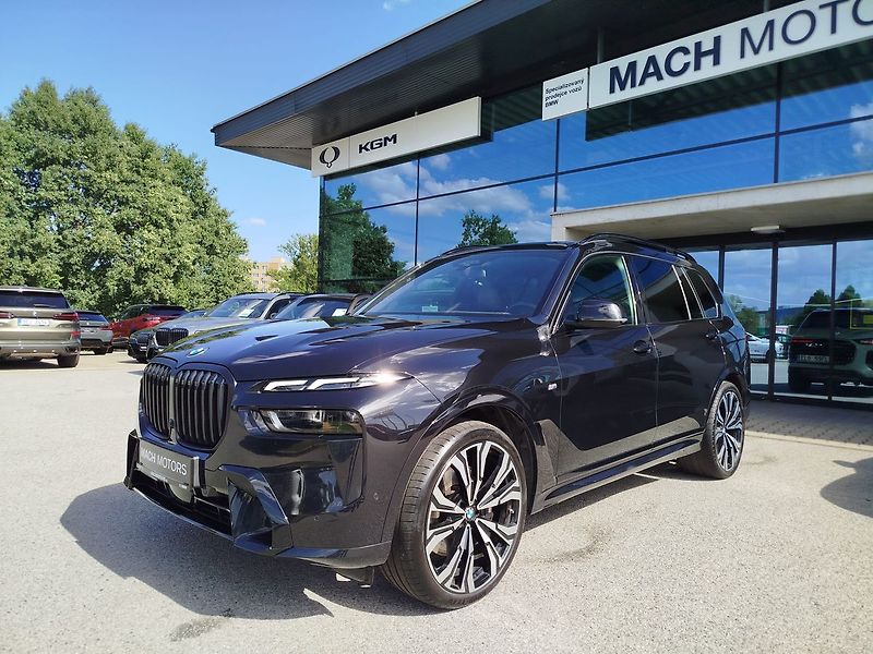 BMW X7 xDrive40d - fotka 4 z 38