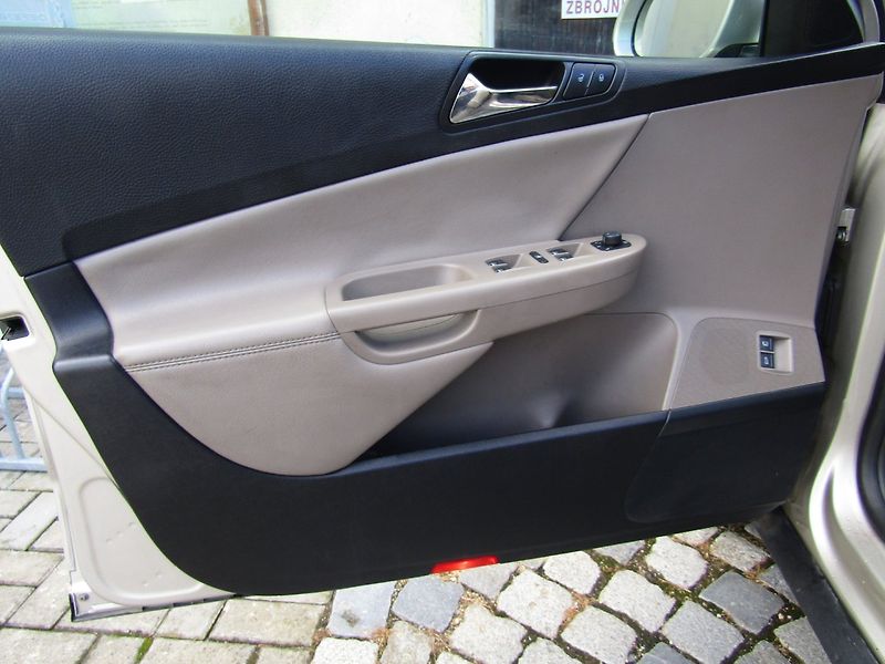 Volkswagen Passat (2008) 2.0 TDI 103kW - fotka 18 z 36
