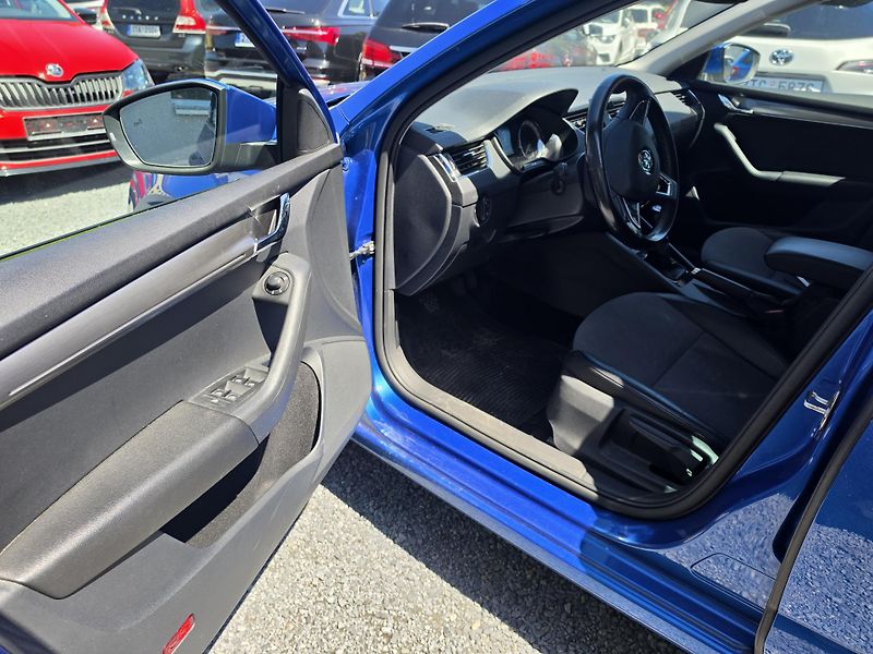 Škoda Octavia 1.6 TDI Ful Led Kessy Navi  - fotka 11 z 15