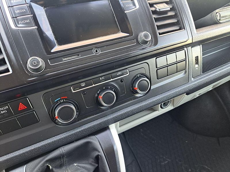 Volkswagen Transporter (2018) 2.0 TSI, 110kW, 6 míst, ZÁRUKA - fotka 24 z 27