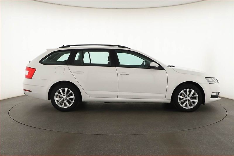 Škoda Octavia (2018) 1.6 TDI, Automat, Navi - fotka 6 z 16