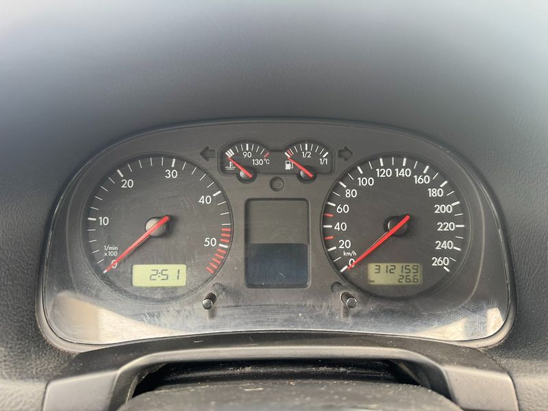 Volkswagen Golf (2003) 1,9 TDI 96 KW STK BRZDY - fotka 26 z 43