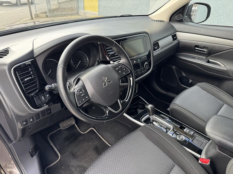 Mitsubishi Outlander 2,2Di-D A/T EDICE100 - fotka 6 z 16