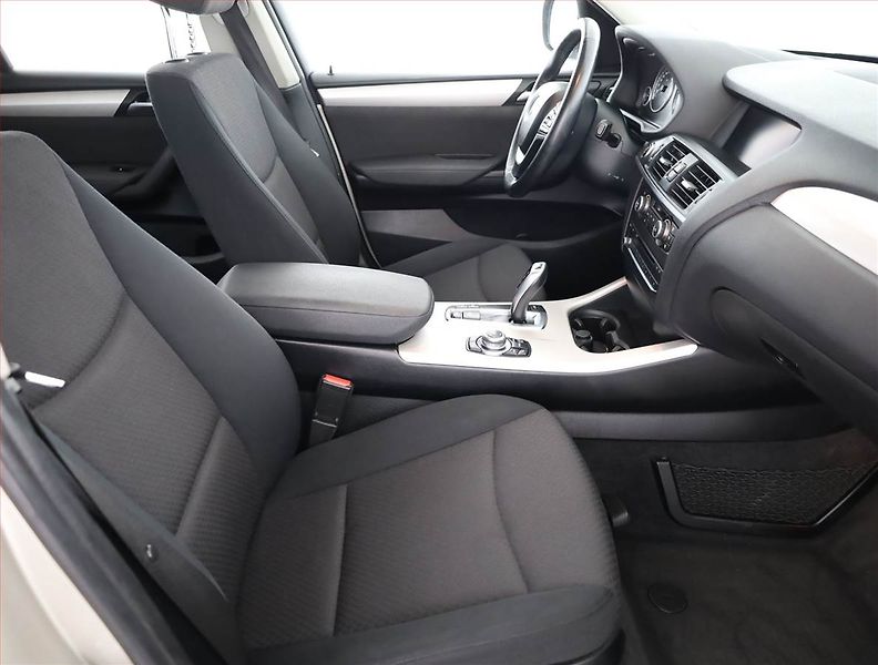 BMW X3 (2012) xDrive35d, 4X4, Automat - fotka 7 z 20