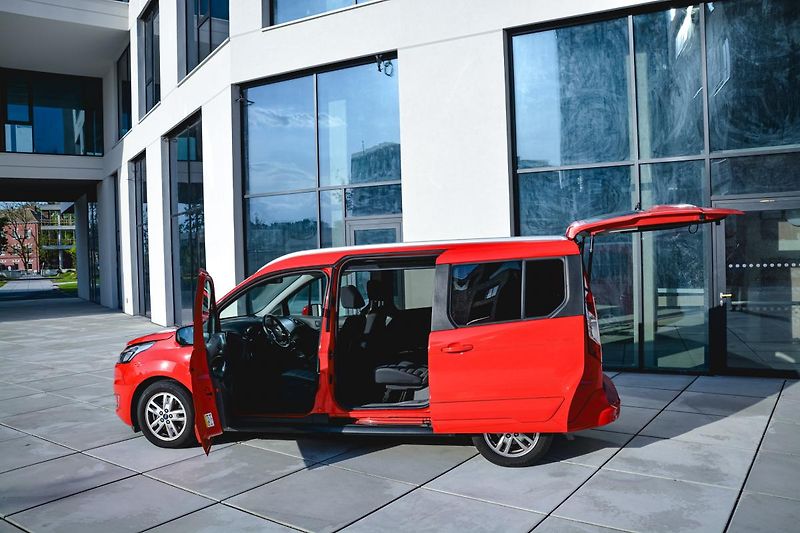 Ford Tourneo Connect (2020) Grand 1.5 TDCI TITANIUM PANORA - fotka 21 z 58