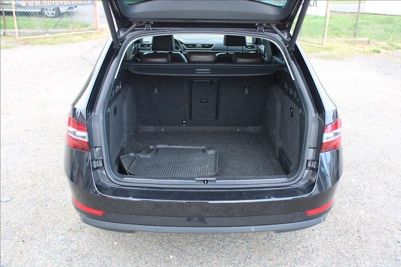 Škoda Superb 2,0 TDi  L&K, 140KW, DSG, ČR - fotka 16 z 46
