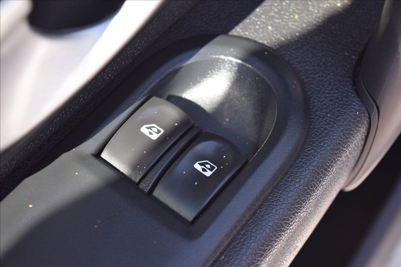 Renault Clio 1,2 i 74KW ALU KLIMA TAŽNÉ - fotka 33 z 48
