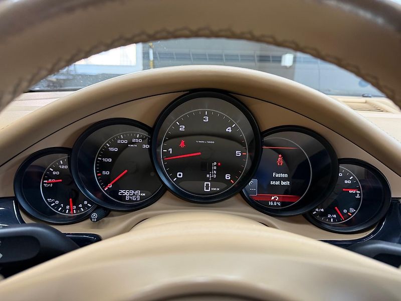 Porsche Panamera (2012) Porsche Panamera 3.0 Diesel Ti - fotka 25 z 31