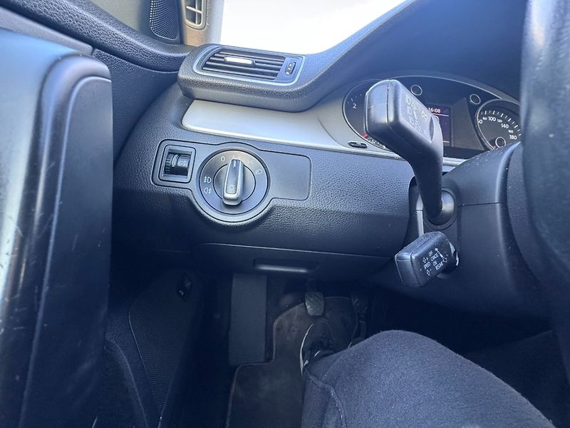 Volkswagen Passat (2012) 1,6 TDI 77 KW KOLA STK - fotka 20 z 46