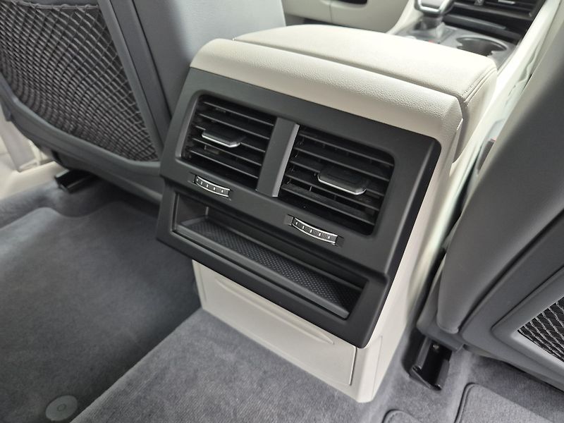 Volkswagen Touareg 3,0TDi 170kw 4x4 DSG TZ 19ALU - fotka 37 z 43