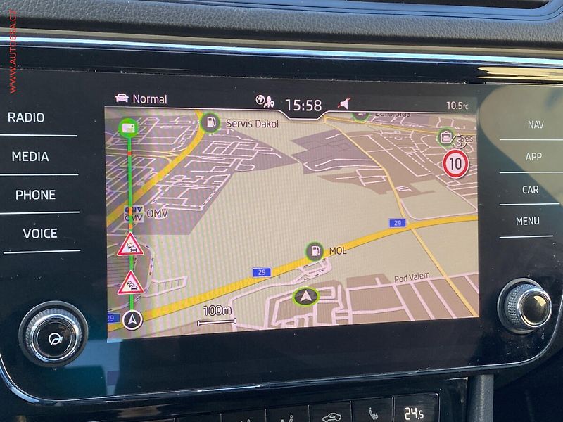 Škoda Superb (2023) 2.0 TSi, ČR, SportLine, DSG - fotka 12 z 21
