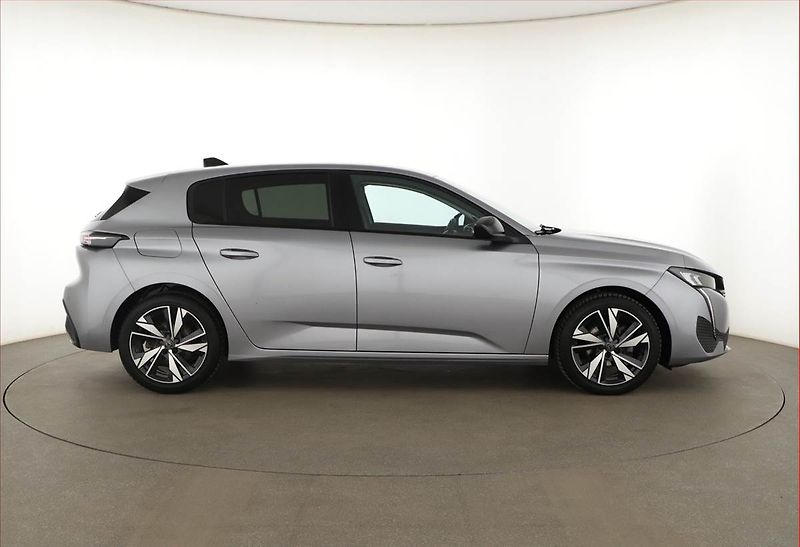 Peugeot 308 (2023) Allure 1.2 PureTech - fotka 6 z 18