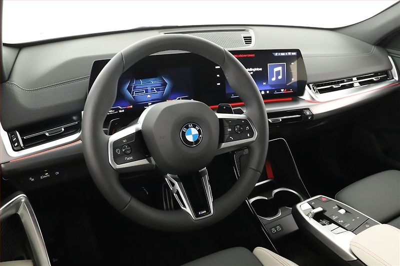 BMW X2 (2025) sDrive20i - fotka 20 z 25