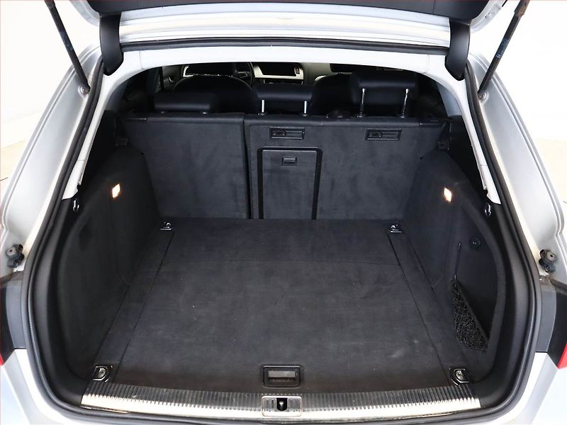 Audi A4 (2012) 2.0 TDI, Xenony, Tempomat - fotka 11 z 16