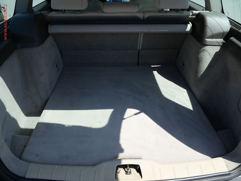 Volvo V50 (2008) 1.6D, AC, výhřev sed - fotka 7 z 19