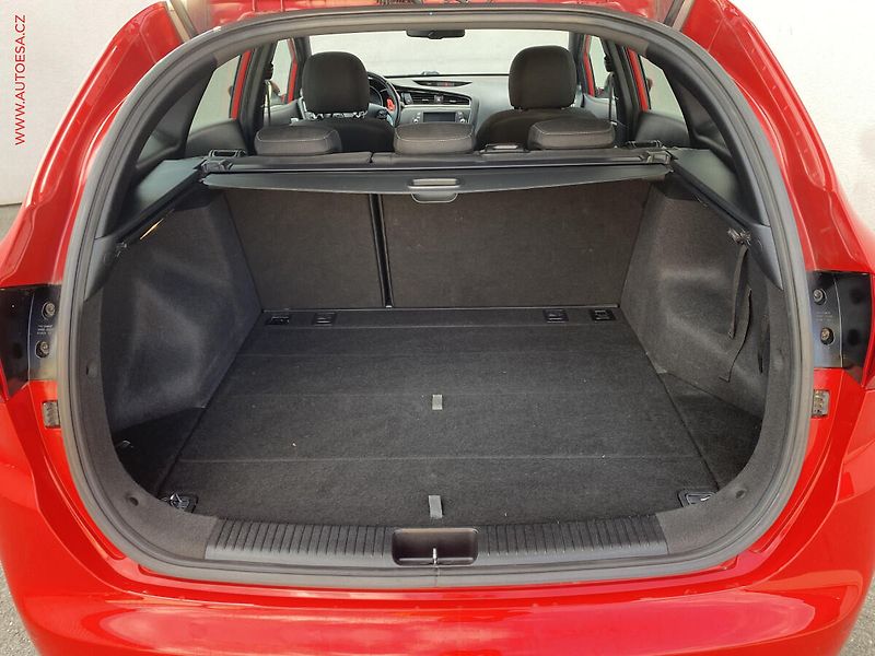 Kia Ceed (2017) 1.6 CRDi, ČR, AT, autoAC - fotka 7 z 18