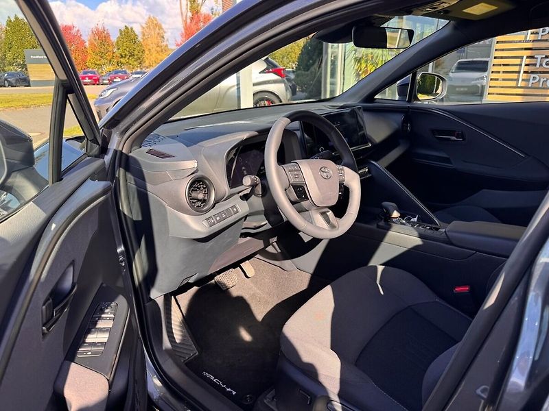 Toyota C-HR 2.0 Comfort, Plug-in hybrid - fotka 9 z 13