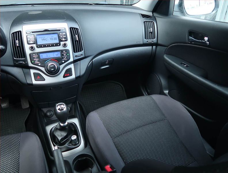 Hyundai i30 (2012) 1.6 CVVT, Tempomat - fotka 8 z 15