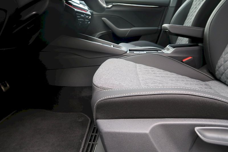 Škoda Octavia (2025) Combi SportLine 1,5 TSi m-HEV - fotka 13 z 32