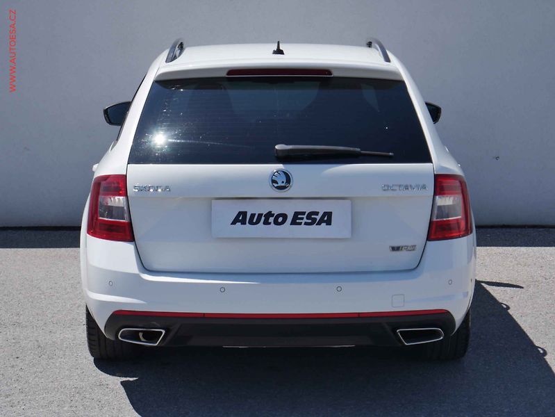 Škoda Octavia (2014) 2.0 TDi, RS, navi, xenon - fotka 5 z 25