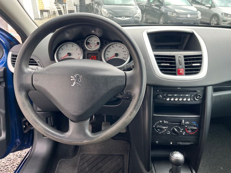 Peugeot 207 (2008) 1.4 i 54 Kw Velmi pěkná - fotka 9 z 14