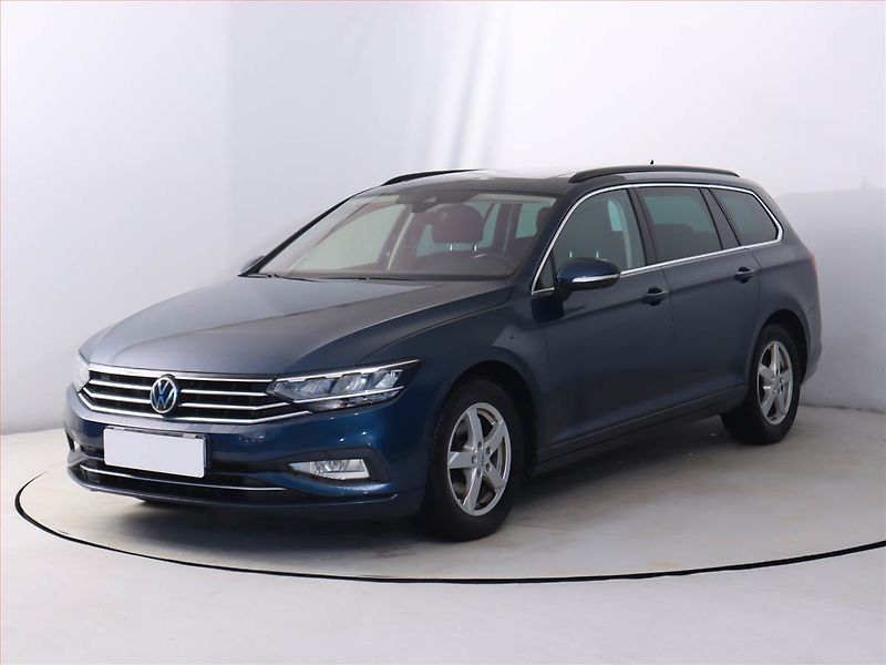 Volkswagen Passat (2020) 2.0 TDI, Serv.kniha, Navi - fotka 2 z 20