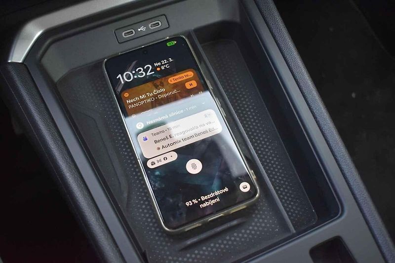 Volkswagen T-Roc je výborně jezdící menší rodinné SUV.