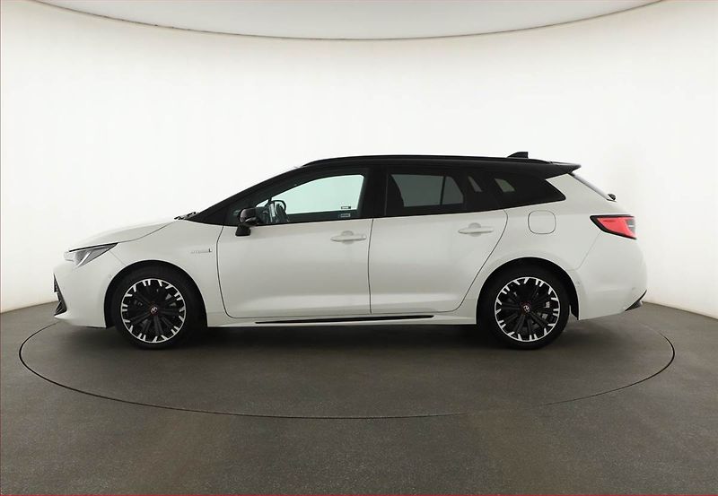 Toyota Corolla (2021) GR Sport 2.0 Hybrid - fotka 3 z 19