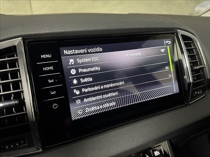 Škoda Karoq 2,0 TDi  DSG 4x4 Style Virtual - fotka 28 z 45