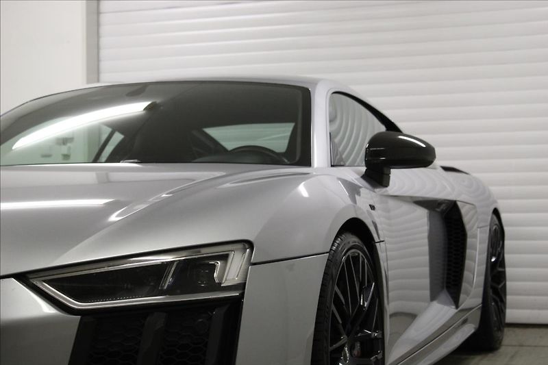 Audi R8 5,2 FSI V10 plus QUATTRO Ceram - fotka 36 z 41