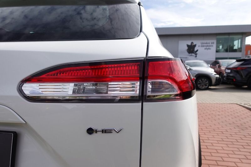 Toyota Corolla Cross 1,8 HEV Comfort Business - fotka 32 z 33