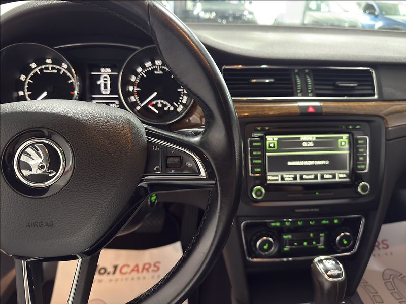 Škoda Superb 3,6   V6 260HP LAURIN WEBASTO - fotka 12 z 37