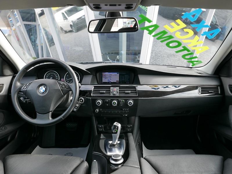 BMW Řada 5 530Xi 200kW Automat REZERVACE - fotka 25 z 41