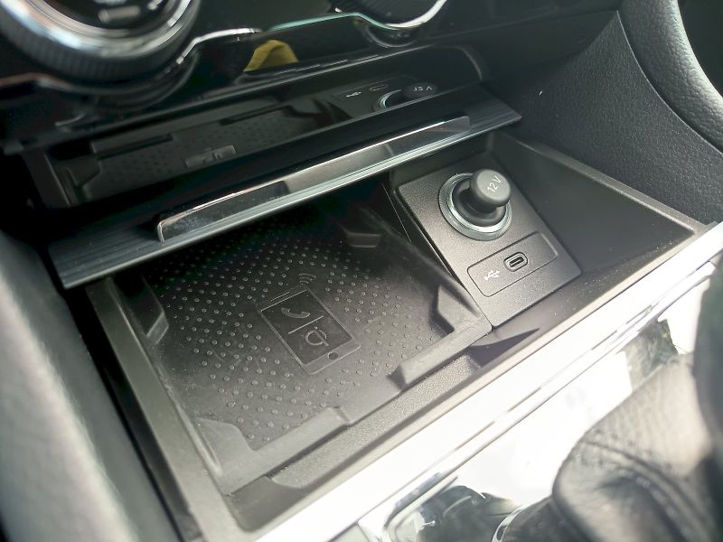 Škoda Superb (2022) 2.0TDI 110kW DSG COMFORT PLUS - fotka 19 z 35