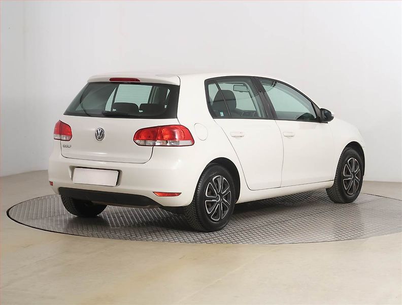 Volkswagen Golf (2011) 1.4 16V, Vyhř. sedaček - fotka 5 z 14